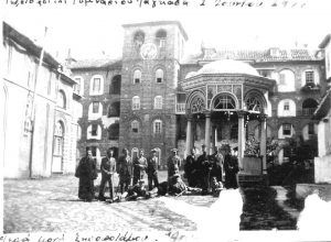 Ηλίας Γεωργιάδης και μαθητές του Γυμνασίου στο Αγιο όρος 1936 001