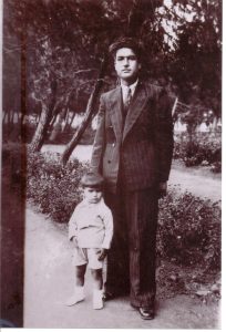 περίπατος στο πάρκο, Κώστας Δελετζές με τον πατέρα του