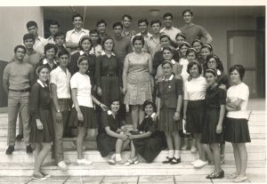 φωτογραφία μαθητών με την κ.Αραμπατζίδου